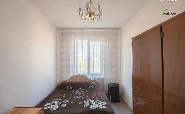 4 սենյականոց բնակարան Գալշոյան փողոցում, 74 քմ, եվրովերանորոգված, քարե շենք