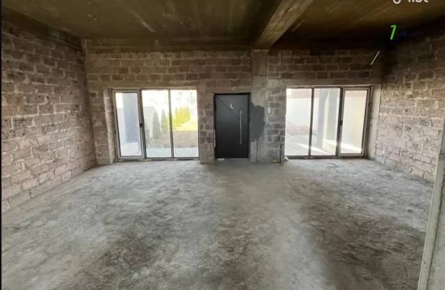 Երկու հարկանի քարե տուն Մելքումովի փողոցում Աջափնյակում, 300 ք.մ., 2 սանհանգույց