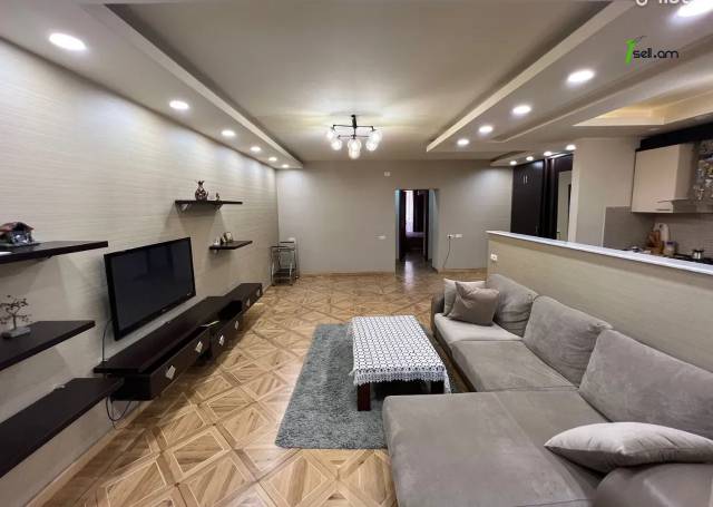 3 սենյականոց բնակարան Տպագրիչների փողոցում, 90 ք.մ., 2/4 հարկ, 2 սանհանգույց, բարձր առաստաղներ