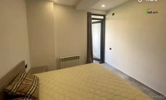 3 սենյականոց բնակարան Սունդուկյան փողոցում, 80 ք.մ., նախավերջին հարկ, մի քանի պատշգամբ