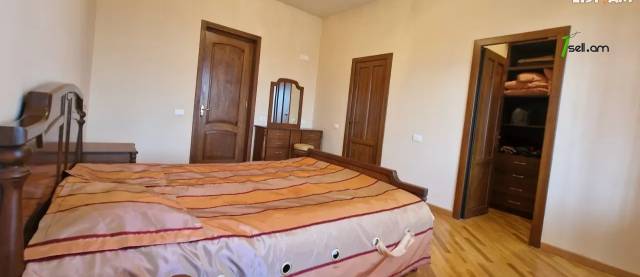 Երկու հարկանի քարե տուն Աջափնյակում, 360 ք.մ., 3+ սանհանգույց, եվրովերանորոգված