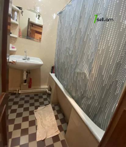 4 սենյականոց բնակարան, Արագածի զանգված, 120 ք.մ., 2/5 հարկ, 2 սանհանգույց, բարձր առաստաղներ