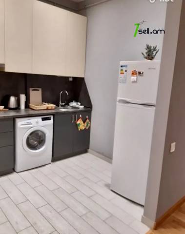 2 սենյականոց բնակարան նորակառույց շենքում Պարույր Սևակի փողոցում, 70 ք.մ., բարձր առաստաղներ