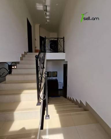 Երկու հարկանի տուն Բագրևանդի փողոցում Նոր Նորքում, 600 ք.մ., 3+ սանհանգույց, կապիտալ վերանորոգված