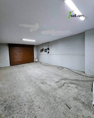 Երեք հարկանի քարե տուն, Գ-1 թաղամաս Աջափնյակում, 1391 ք.մ., 3+ սանհանգույց, կապիտալ վերանորոգված