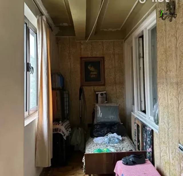 3 սենյականոց բնակարան Մխիթար Հերացու փողոցում, 91 ք.մ., 3/6 հարկ, մի քանի պատշգամբ, քարե շենք