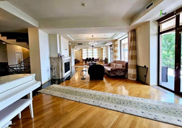 Երեք հարկանի քարե տուն Արաբկիրում, 3200 քմ, 3+ սանհանգույց, մեծ հողամաս, կապիտալ վերանորոգված