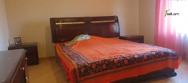 Երկու հարկանի քարե տուն Բագրևանդի փողոցում Նոր Նորքում, 250 ք.մ., 2 սանհանգույց, եվրովերանորոգված