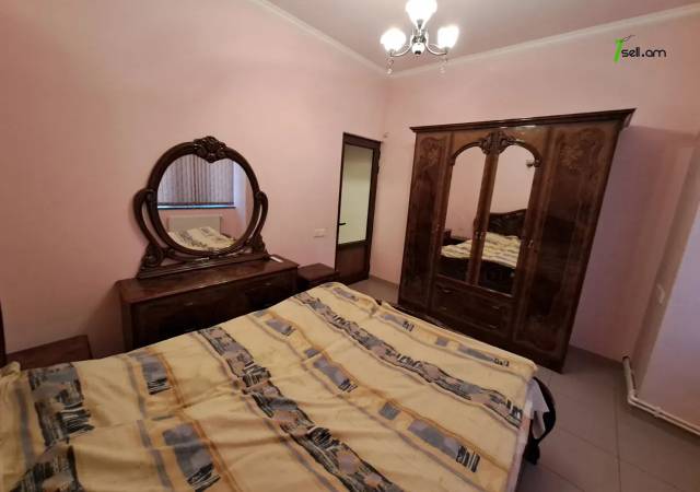 2 սենյականոց բնակարան Մոսկովյան փողոցում, 50 քմ, 2/5 հարկ, բարձր առաստաղներ, կապիտալ վերանորոգված