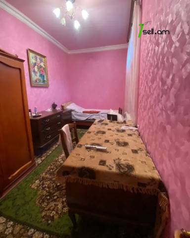 Երեք հարկանի տուն Արամ Խաչատրյան փողոցում Արաբկիրում, 300 քմ, 3+ սանհանգույց