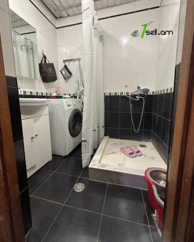 2 սենյականոց բնակարան Վարդանանց փողոցում, 62 ք.մ., բարձր առաստաղներ, 3/5 հարկ, կապիտալ վերանորոգված