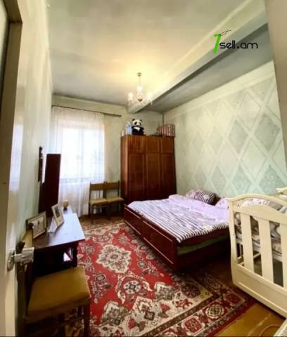 Երկու հարկանի քարե տուն Էրեբունու փողոցում Էրեբունիում, 500 քմ, 2 սանհանգույց