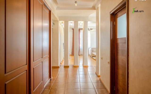 4 սենյականոց բնակարան նորակառույց շենքում Դեղատան փողոցում, 145 ք.մ., 2 սանհանգույց