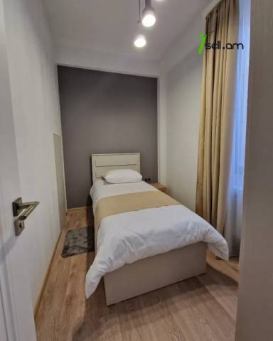 Երկու հարկանի քարե տուն, Դավթաշենի 2-րդ զանգված Դավիթաշենում, 170 ք.մ., 2 սանհանգույց