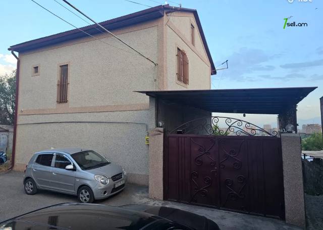 Երկու հարկանի տուն Ֆուչիկի փողոցում Աջափնյակում, 106 քմ, 2 սանհանգույց, կապիտալ վերանորոգված