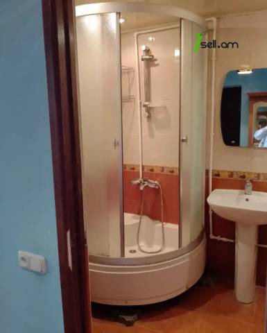 1 սենյականոց բնակարան Հանրապետության փողոցում, 48 քմ, 7/9 հարկ, կապիտալ վերանորոգված