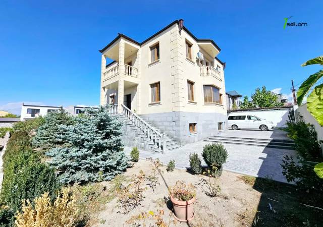 Երկու հարկանի տուն Մհեր Մկրտչյան փողոցում Ավանում, 1080 ք.մ., 3+ սանհանգույց, կապիտալ վերանորոգված