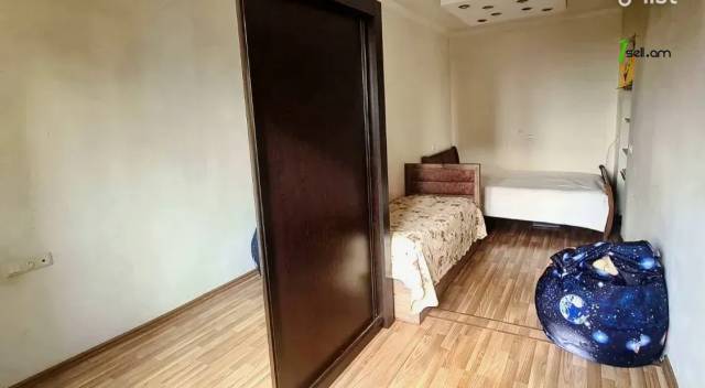 2 սենյականոց բնակարան Սունդուկյան փողոցում, 46 քմ, կապիտալ վերանորոգված, քարե շենք