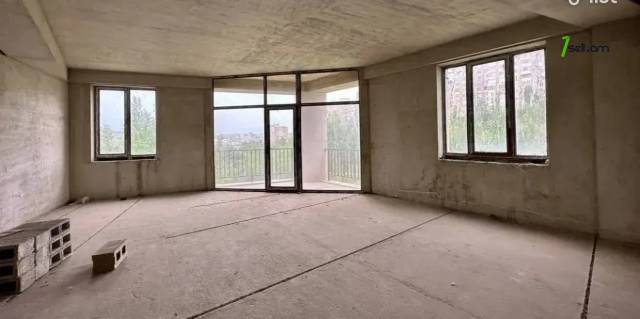 4 սենյականոց բնակարան նորակառույց շենքում Լվովյան փողոցում, 160 ք.մ., 2 սանհանգույց