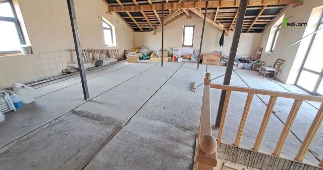 Երկու հարկանի քարե տուն 25-րդ փողոցում Զովունիում, 150 ք.մ., կապիտալ վերանորոգված