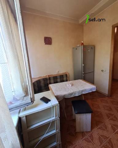 3 սենյականոց բնակարան Պարոնյան փողոցում, 95 ք.մ., բարձր առաստաղներ, 2/5 հարկ, կապիտալ վերանորոգված