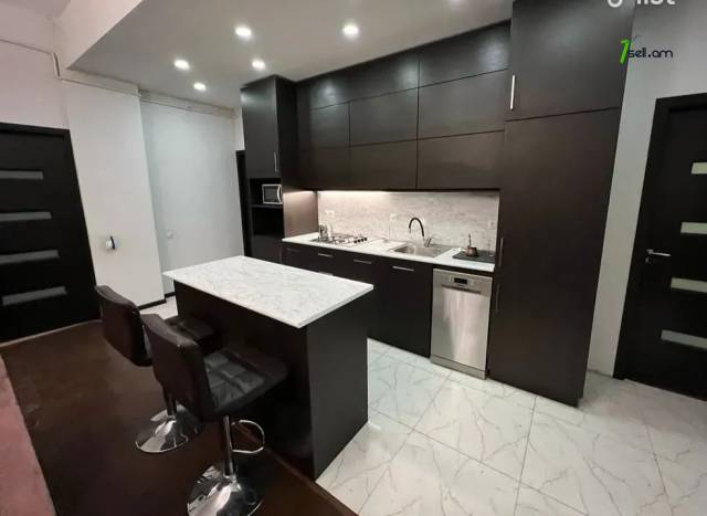 4 սենյականոց բնակարան նորակառույց շենքում Ռիգայի փողոցում, 136 ք.մ., 2 սանհանգույց, բարձր առաստաղներ