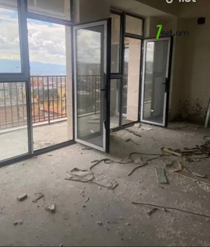 3 սենյականոց բնակարան Մամիկոնյանց փողոցում, 100 քմ, 13/16 հարկ, 2 սանհանգույց, բարձր առաստաղներ