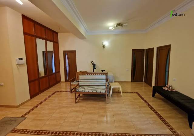 Մեկ հարկանի քարե տուն Խաչատուր Աբովյանի 27-րդ փողոցում Ավանում, 1000 ք.մ., 2 սանհանգույց