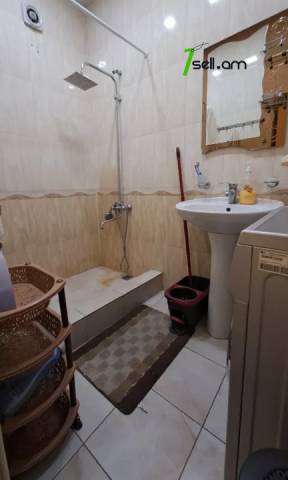 3 սենյականոց բնակարան Կոմիտասի պողոտայում, 110 քմ, 2/4 հարկ, 2 սանհանգույց, մի քանի պատշգամբ