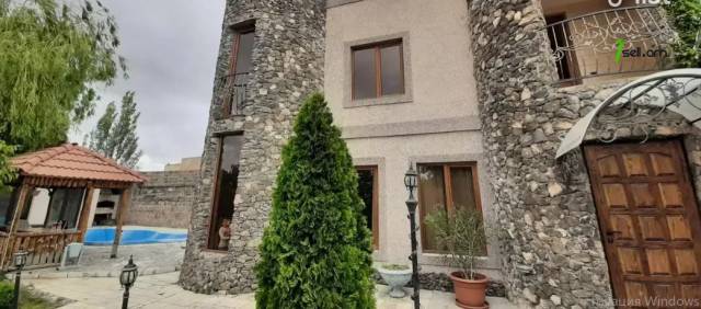 Երկու հարկանի տուն, Շիրակի 4-րդ նրբանցք Շենգավիթում, 160 ք.մ., 2 սանհանգույց, եվրովերանորոգված