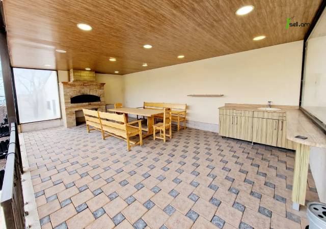 Երկու հարկանի քարե տուն, Նորք-Մարաշ վարչական շրջան Նորք Մարաշում, 1000 քմ, 3+ սանհանգույց