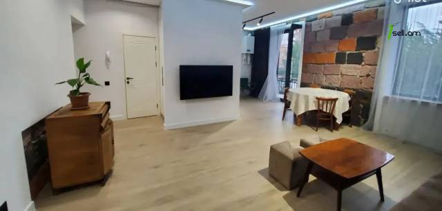 2 սենյականոց բնակարան Կոմիտասի պողոտայում, 72 ք.մ., բարձր առաստաղներ, 3/5 հարկ