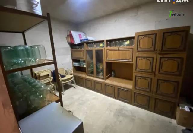 Երկու հարկանի քարե տուն Մարշալ Խուդյակովի փողոցում Ավանում, 252 քմ, 3+ սանհանգույց