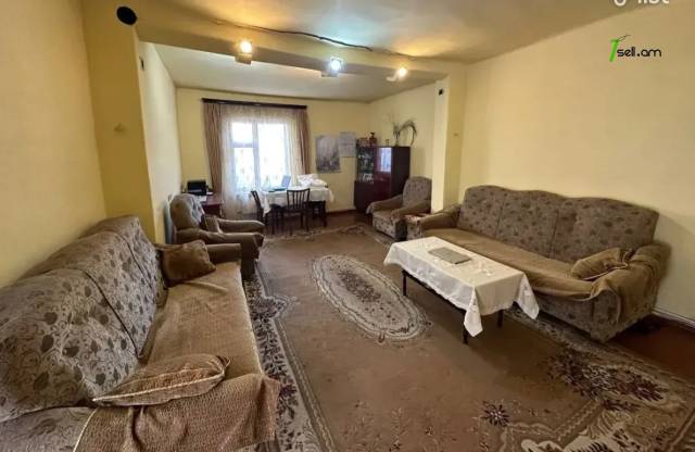 Երկու հարկանի քարե տուն Նոր Արեշի 35-րդ փողոցում Արաբկիրում, 188 ք.մ.