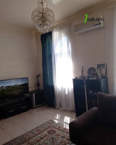 1 սենյականոց բնակարան Թումանյան փողոցում, 50 ք.մ., կապիտալ վերանորոգված, քարե շենք