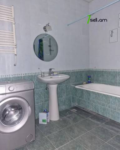 3 սենյականոց բնակարան Մոսկովյան փողոցում, 120 ք.մ., բարձր առաստաղներ, նախավերջին հարկ