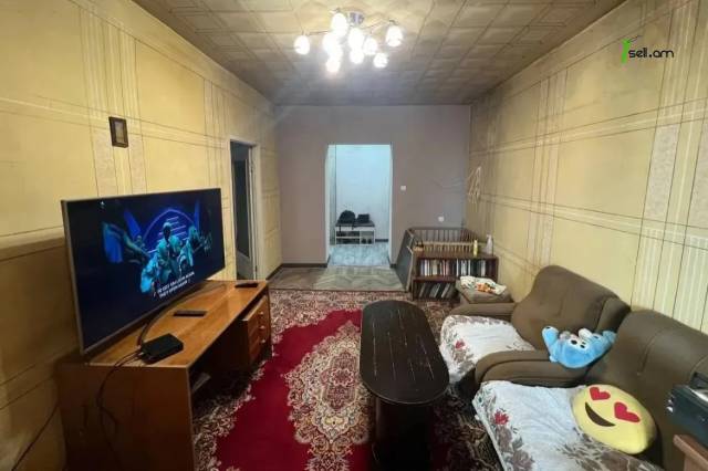 3 սենյականոց բնակարան, Թբիլիսյան խճուղի, 72 քմ, մասնակի վերանորոգում, քարե շենք