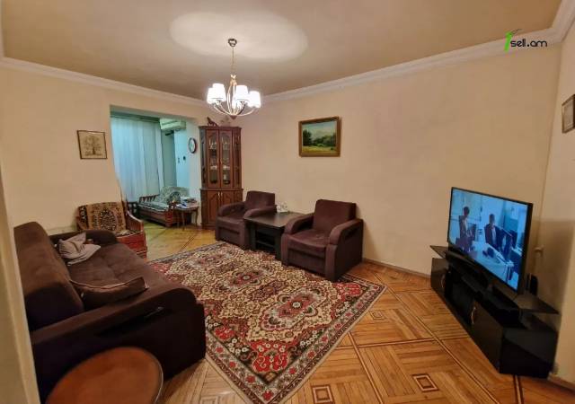 3 սենյականոց բնակարան Ամիրյան փողոցում, 77 ք.մ., կոսմետիկ վերանորոգում, քարե շենք