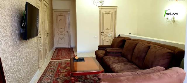 Երկու հարկանի քարե տուն Նվեր Սաֆարյան փողոցում Ավանում, 600 ք.մ., 3+ սանհանգույց