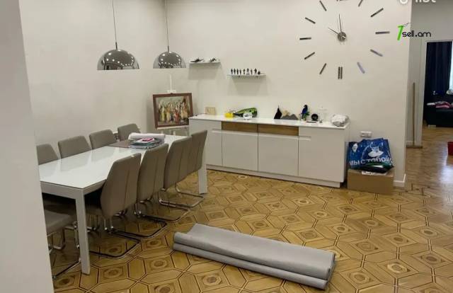 4 սենյականոց բնակարան Տպագրիչների փողոցում, 140 ք.մ., 2 սանհանգույց, բարձր առաստաղներ