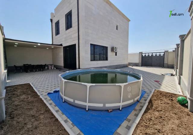 Երկու հարկանի թաունհաուզ, Գ-1 թաղամաս Աջափնյակում, 400 ք.մ., 2 սանհանգույց, կապիտալ վերանորոգված