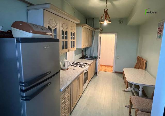 3 սենյականոց բնակարան Ամիրյան փողոցում, 100 ք.մ., 12/16 հարկ, 2 սանհանգույց, կոսմետիկ վերանորոգում