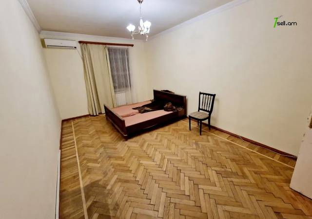 5 սենյականոց բնակարան Աբովյան փողոցում, 130 ք.մ., նախավերջին հարկ, բարձր առաստաղներ