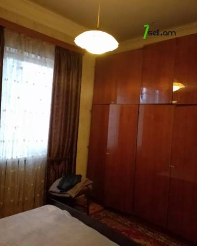 Երկու հարկանի քարե տուն Նոր Արեշի 35րդ փողոցում Էրեբունիում, 450 ք.մ., 3+ սանհանգույց