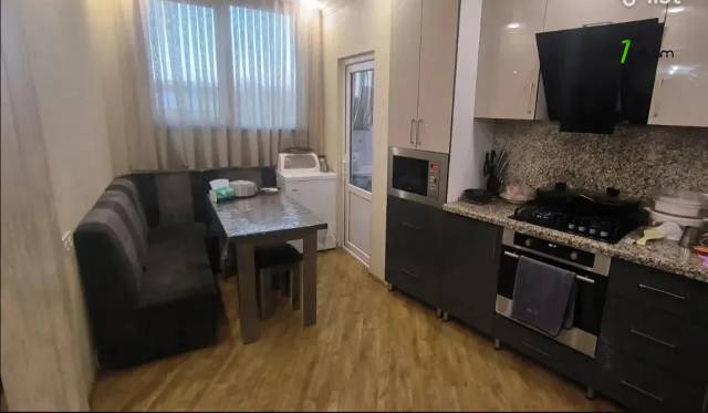 4 սենյականոց բնակարան, Նորաշեն թաղամաս, 97 ք.մ., 3/16 հարկ, մի քանի պատշգամբ, եվրովերանորոգված