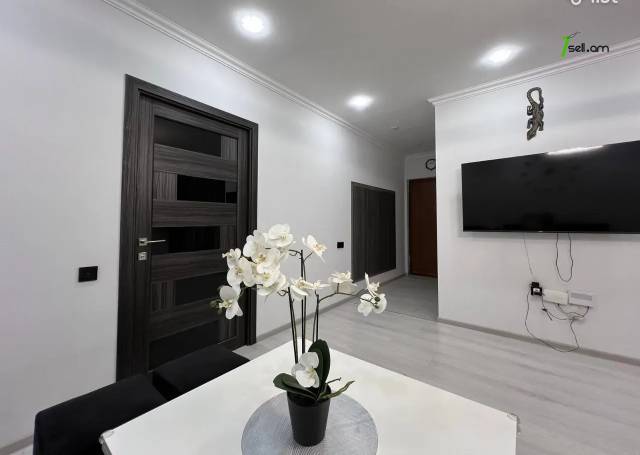 3 սենյականոց բնակարան Շահումյանի 1-ին փողոցում, 60 քմ, եվրովերանորոգված, քարե շենք