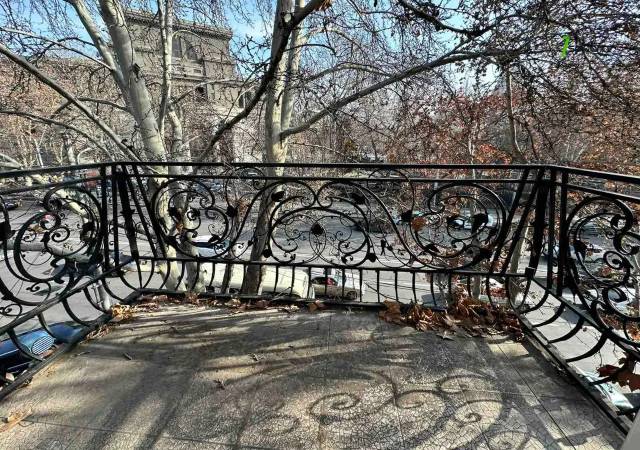 2 սենյականոց բնակարան Մեսրոպ Մաշտոցի պողոտայում, 90 ք.մ., բարձր առաստաղներ, նախավերջին հարկ