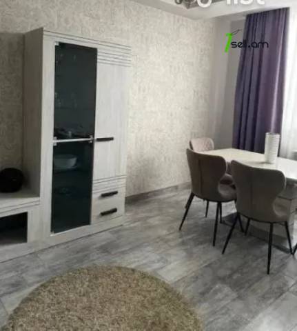 2 սենյականոց բնակարան Եզնիկ Կողբացու փողոցում, 40 ք.մ., դիզայներական ոճով վերանորոգված