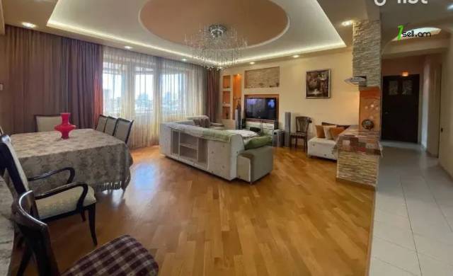 4 սենյականոց բնակարան նորակառույց շենքում Հյուսիսային պողոտայում, 161 ք.մ., 2 սանհանգույց