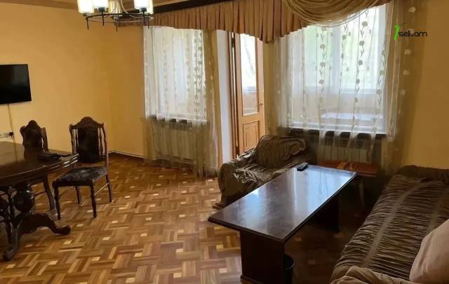 3 սենյականոց բնակարան Կոմիտասի պողոտայում, 99 քմ, 2/9 հարկ, 2 սանհանգույց, մասնակի վերանորոգում